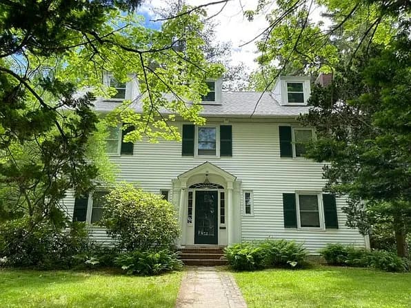 52 Fearing St — exterior photo
