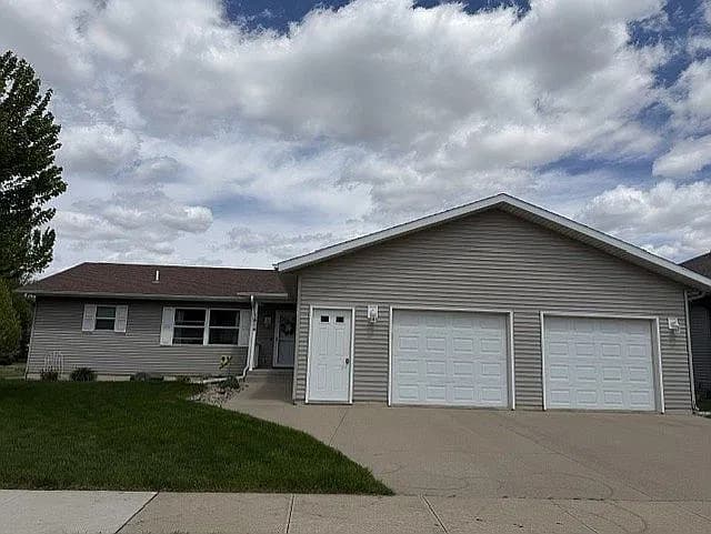 1414 Robertson Rd — exterior photo