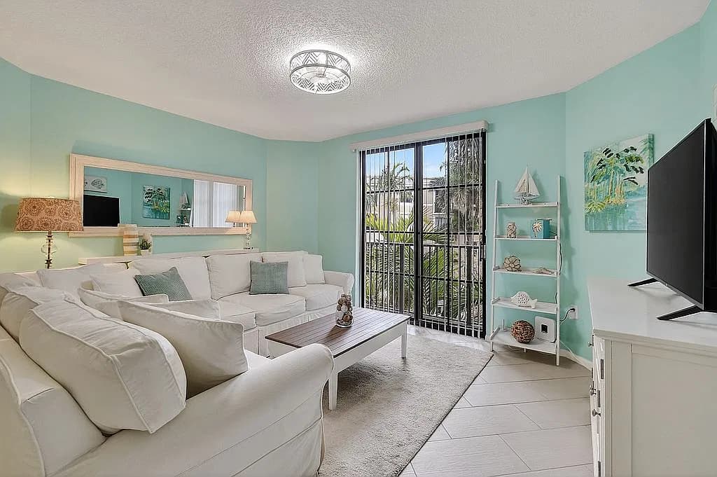 630 Sapodilla Ave APT 416 — exterior photo