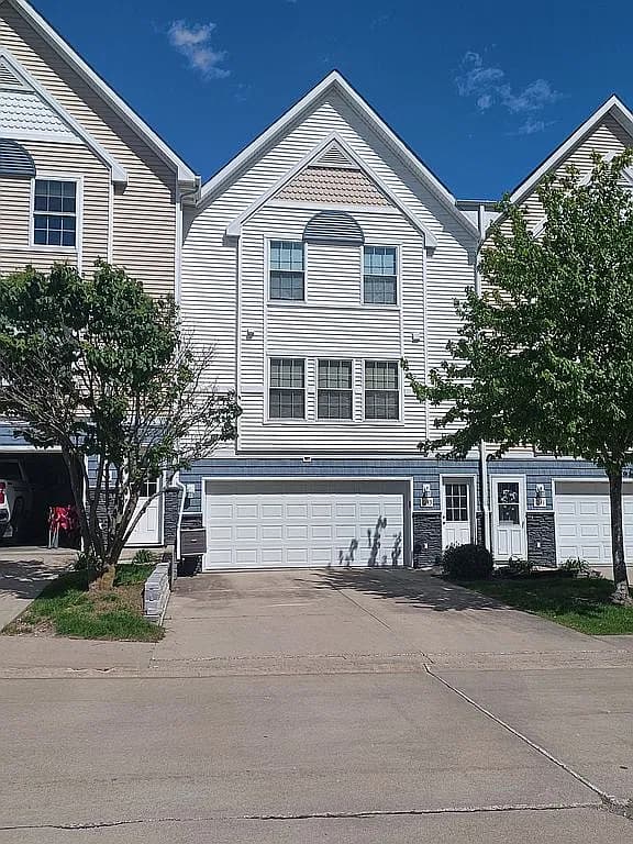 1243 SE Village View Ln — exterior photo