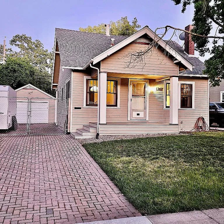 1267 34th St — exterior photo