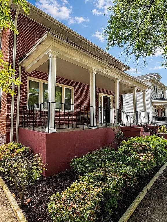2804 Edgewood Ave — exterior photo