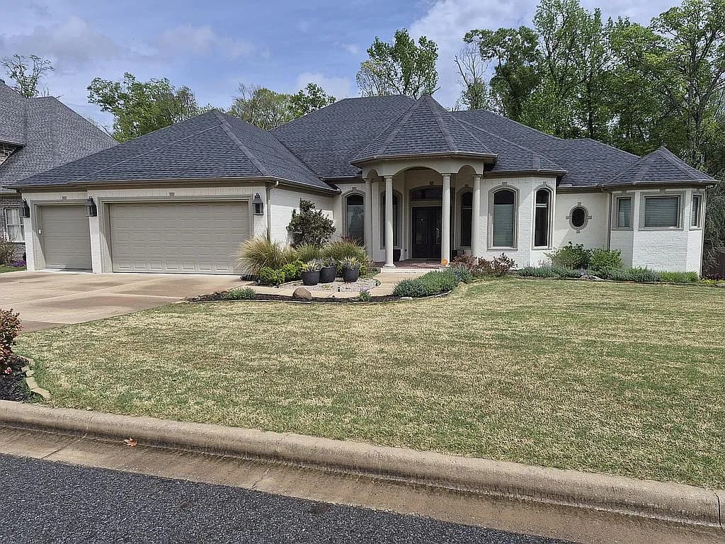 247 Lake Valley Dr — exterior photo