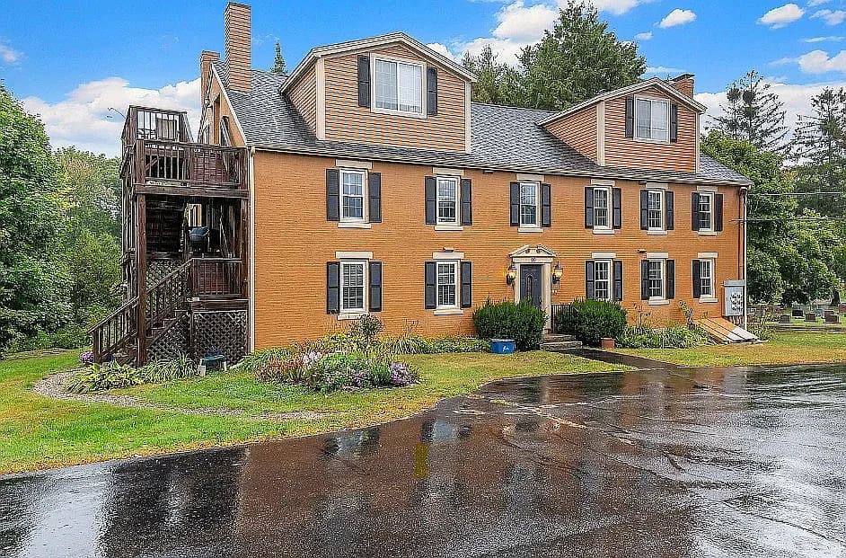 20 Oak Grove Ave APT 4 — exterior photo