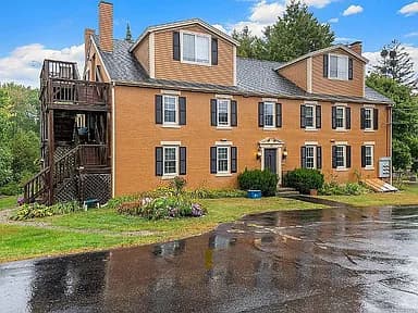 20 Oak Grove Ave APT 4 — exterior photo