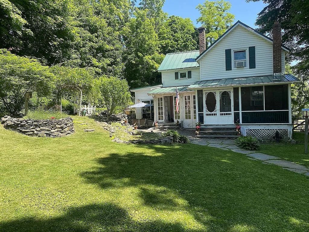 390 Water Street Rd — exterior photo