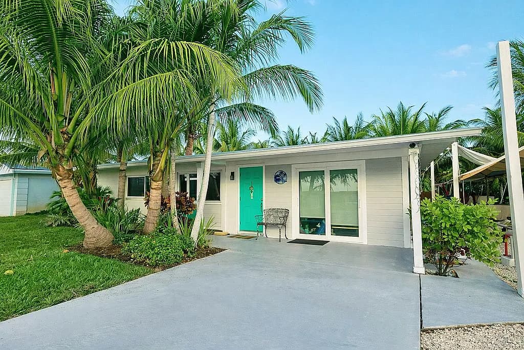 3813 NE Barbara Dr — exterior photo