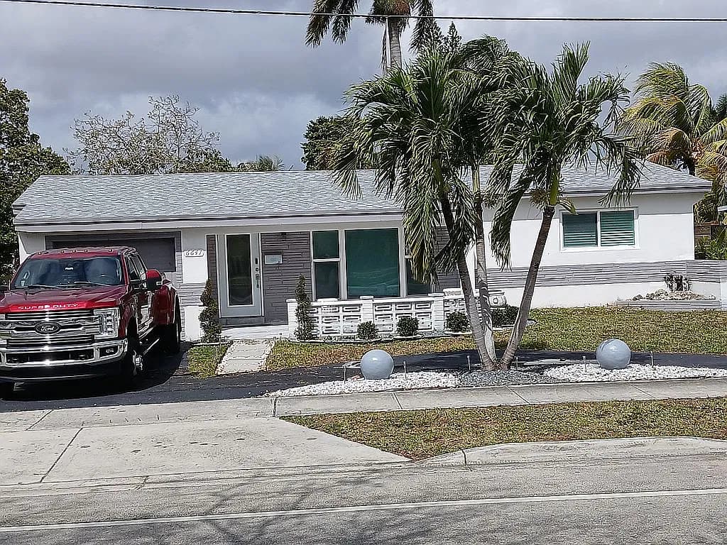 6641 Miramar Pkwy — exterior photo