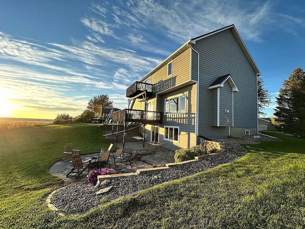 1913 Flag Mountain Dr — exterior photo