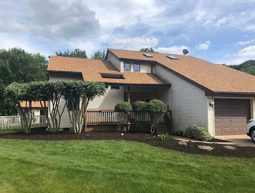 312 Donnas Way — exterior photo