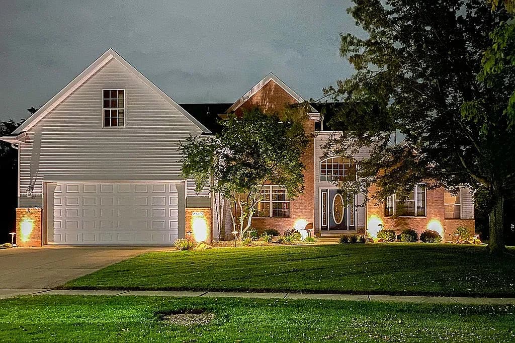 2505 Creekside Dr — exterior photo