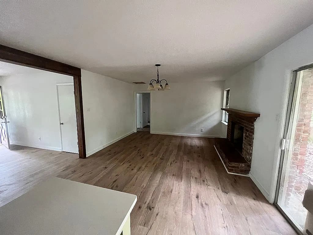 2622 Ionia St — exterior photo