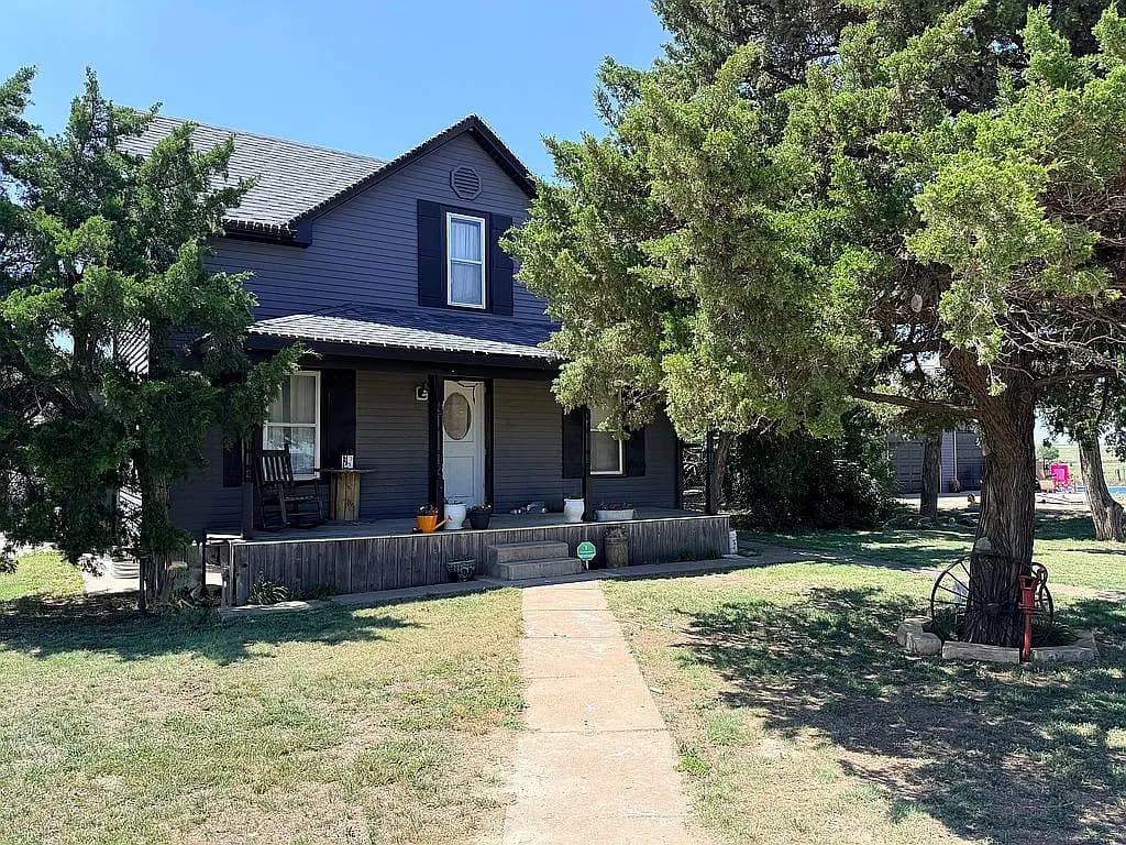 3798 184th St — exterior photo