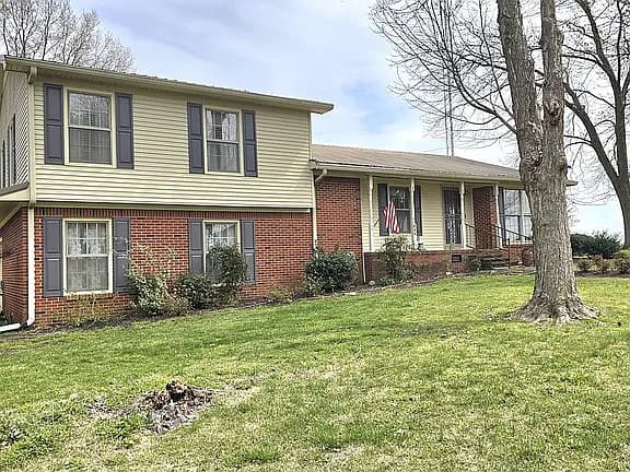 404 Callis Dr — exterior photo