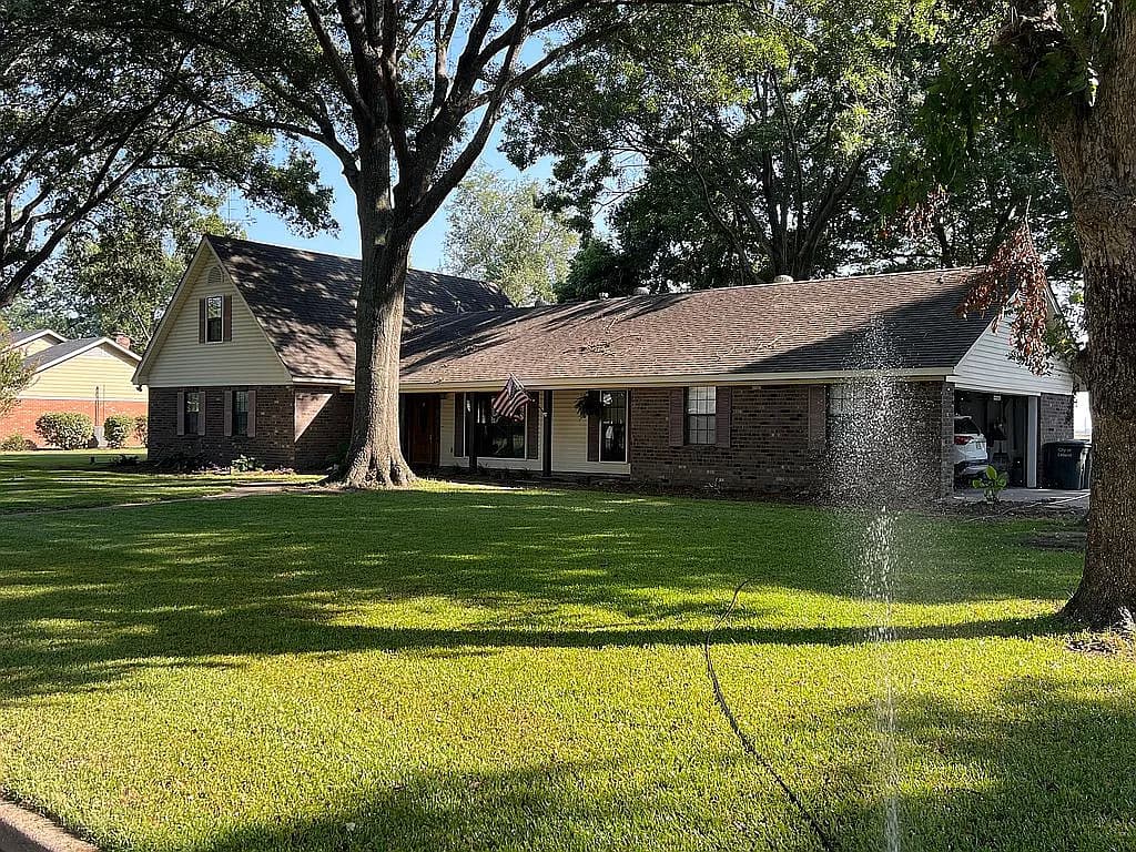 512 Gerald St — exterior photo