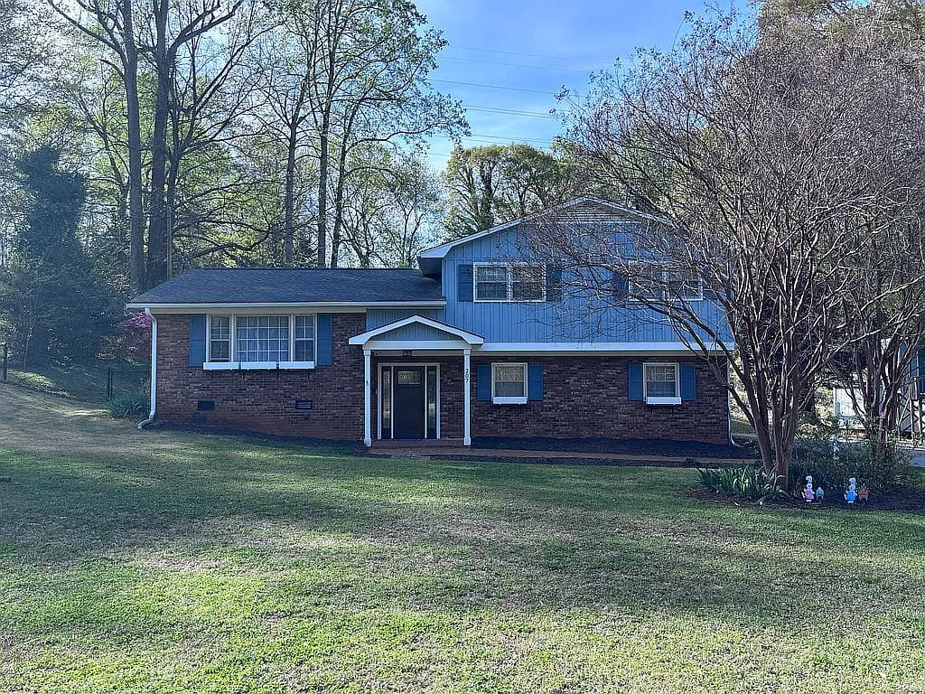 207 Cart Dr — exterior photo