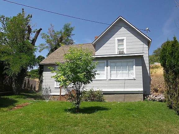 1027 Main St — exterior photo
