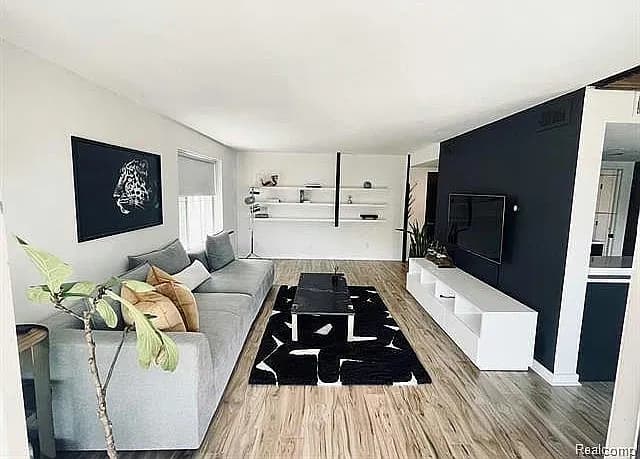 3415 Benjamin Ave APT 405 — exterior photo