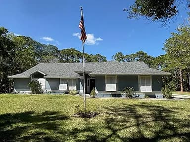 2260 Winston Dr — exterior photo