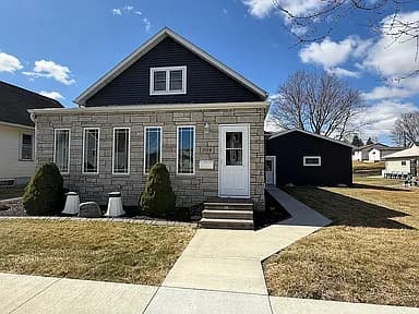 204 S 4th St — exterior photo