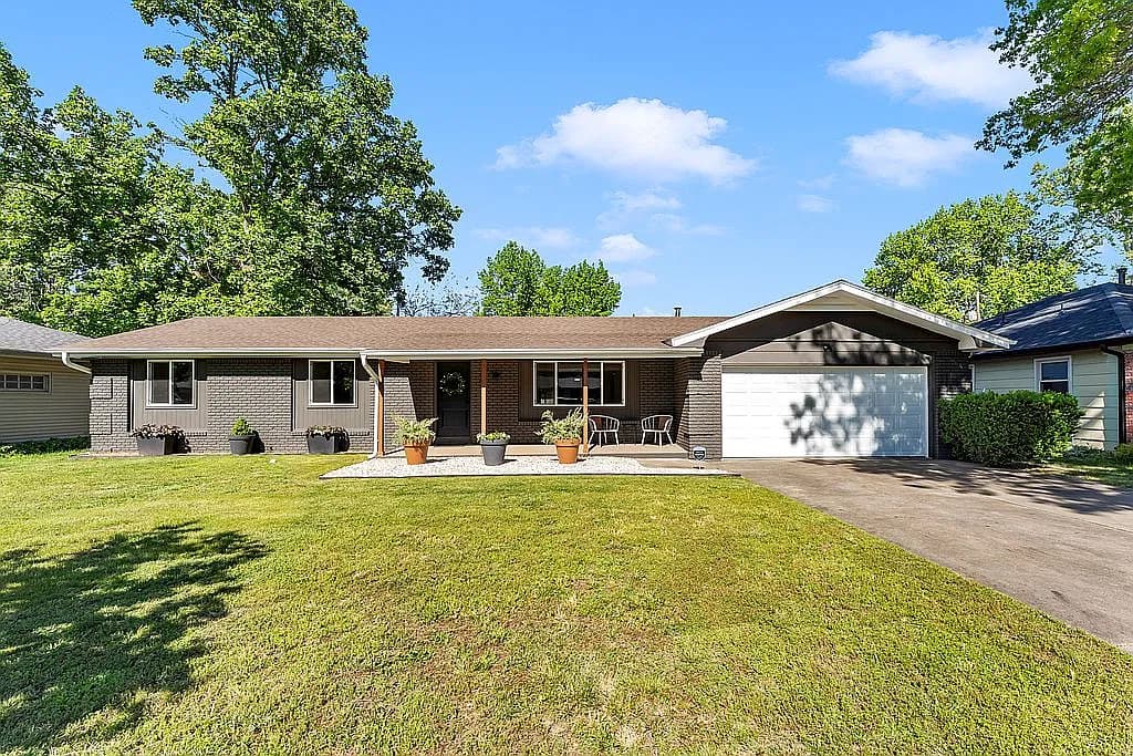 2453 S McCann Ave — exterior photo