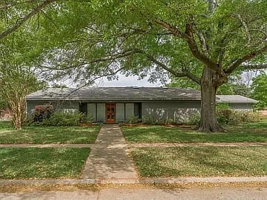 238 Rossitter St — exterior photo