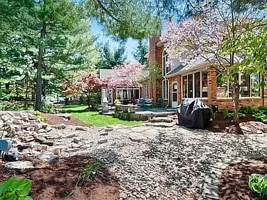 2 Pine Hollow Ct — exterior photo