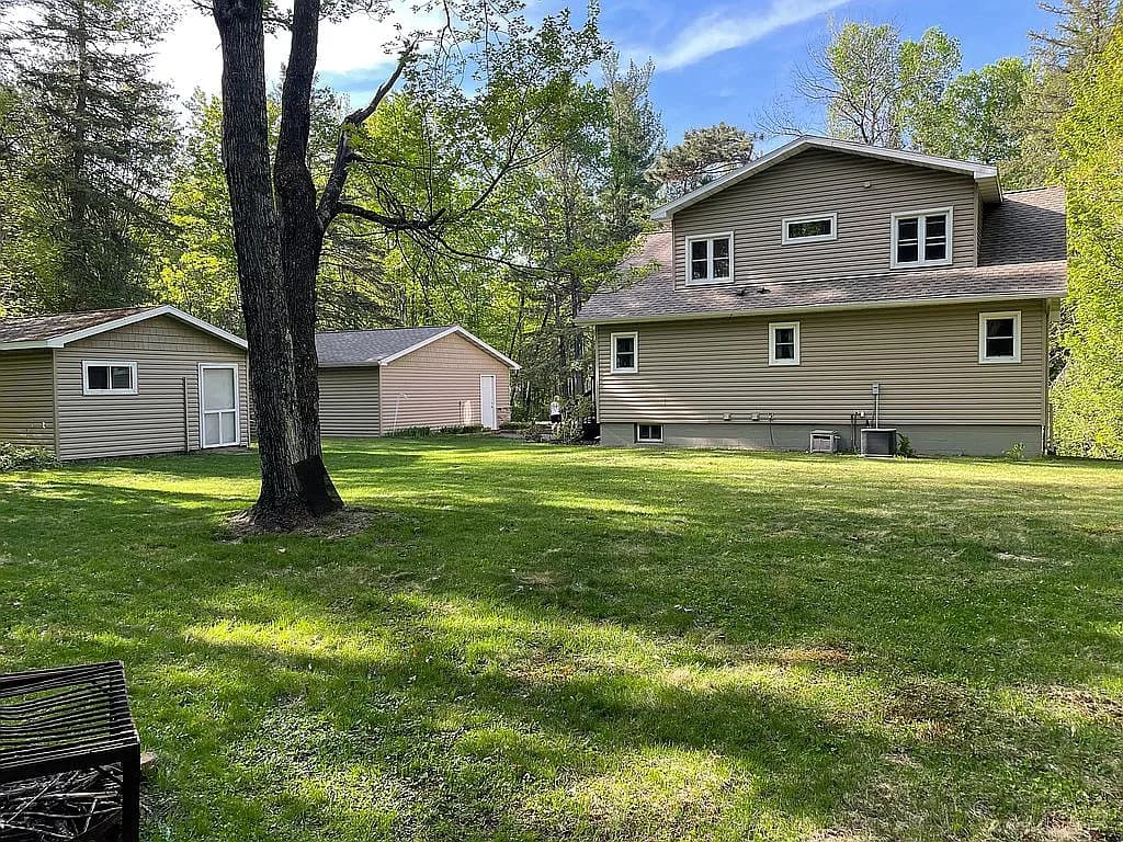 1582 Evergreen Dr — exterior photo