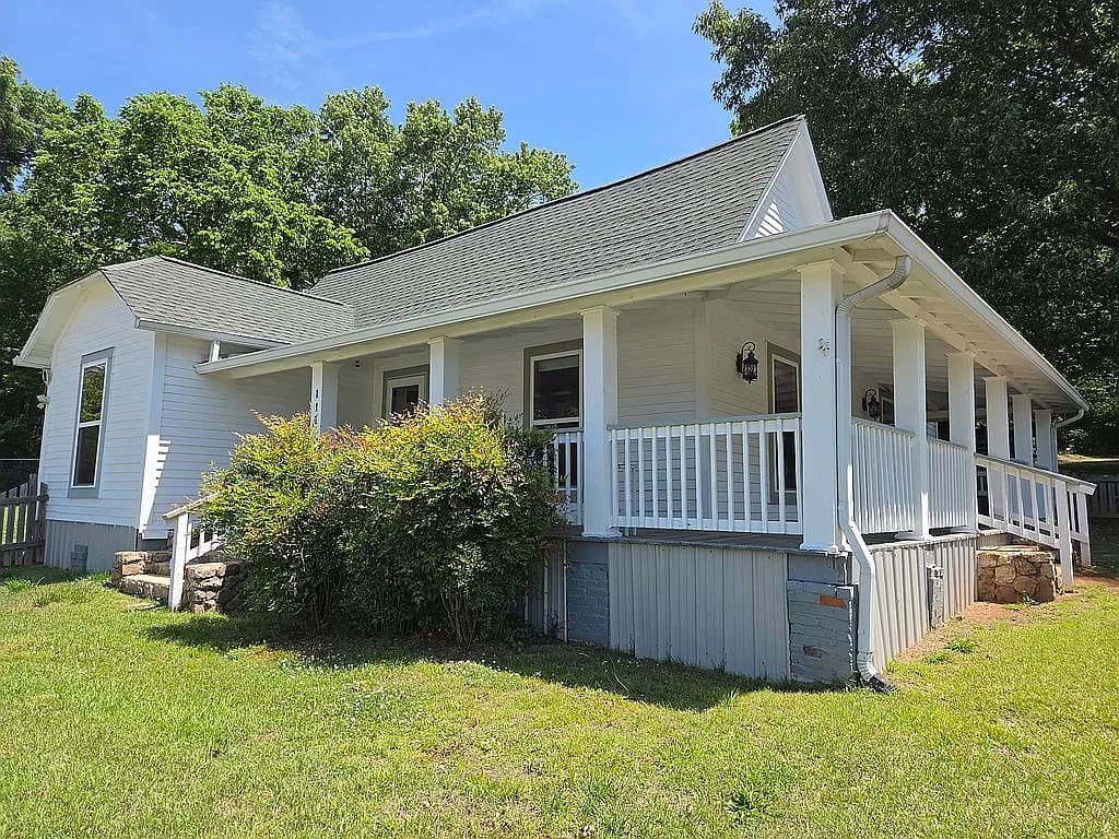 111 Russell Hill Rd NW — exterior photo
