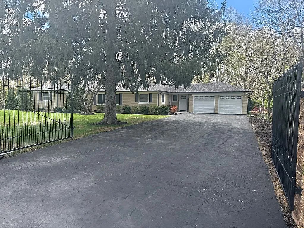 6360 Hoover Rd — exterior photo