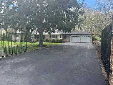6360 Hoover Rd — exterior photo