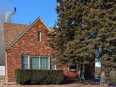 2221 Carter Rd — exterior photo