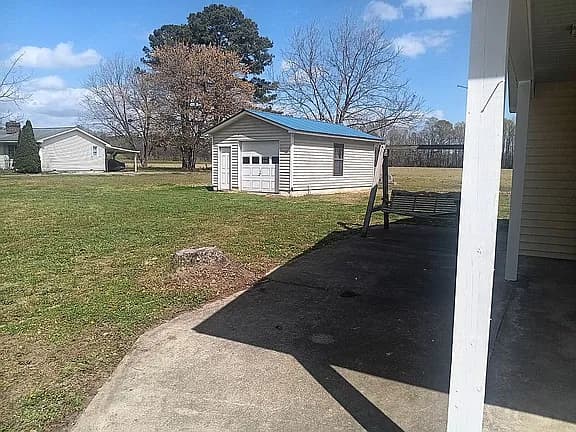 350 Roberson Rd — exterior photo
