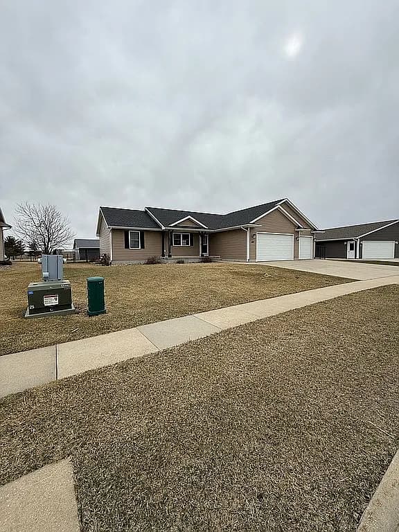 807 Juniper Dr — exterior photo