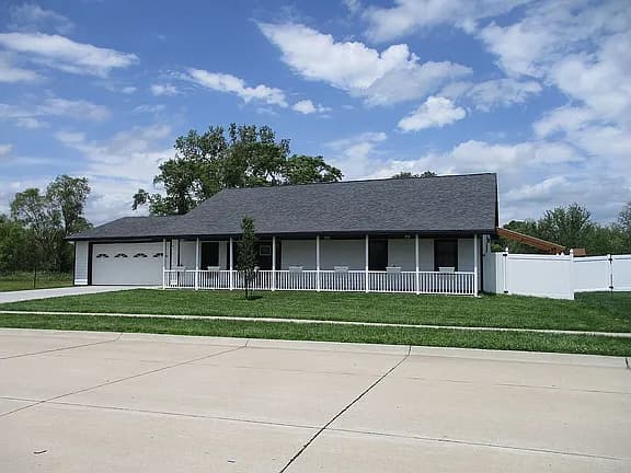 1115 Vista Way — exterior photo