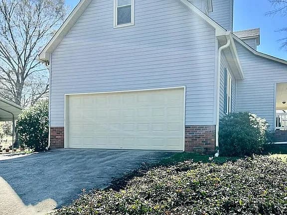 901 Tripp St — exterior photo