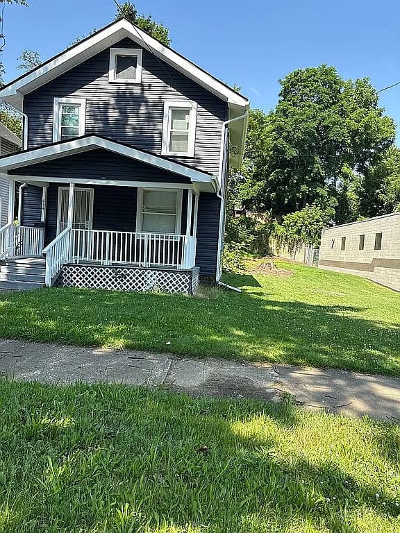 634 Spicer St — exterior photo