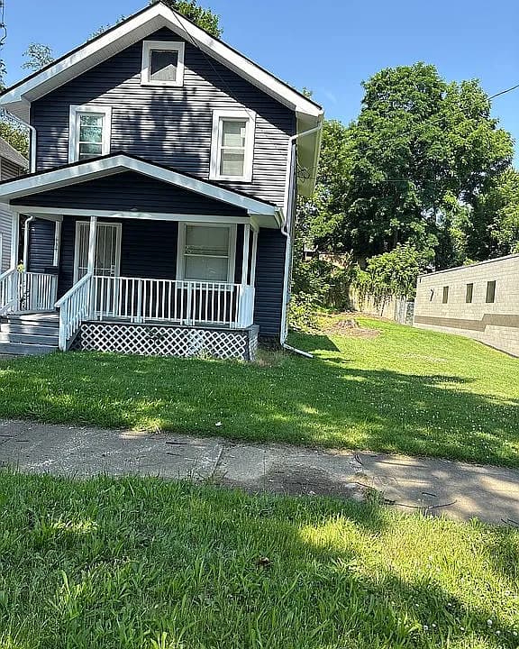 634 Spicer St — exterior photo