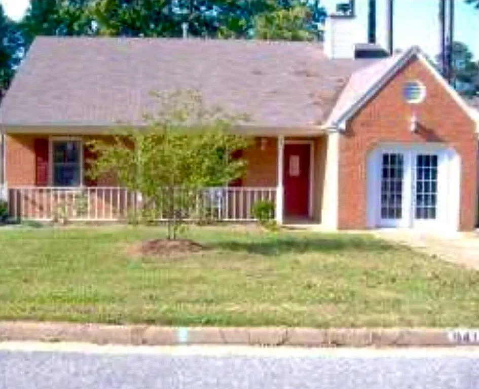 941 Coach Trl — exterior photo