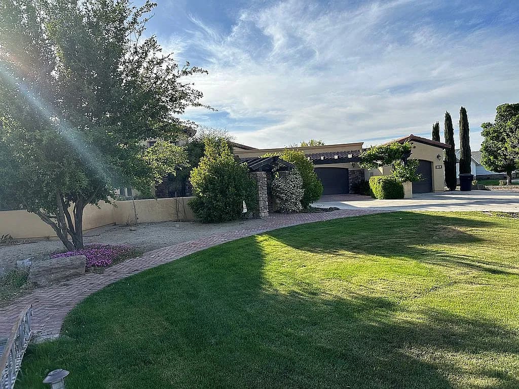 172 N Spencer Ln — exterior photo