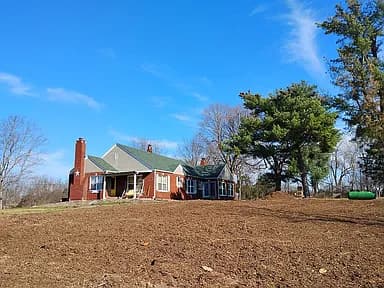 8239 N Farm Rd 181 — exterior photo