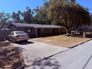 9410 N 11th St — exterior photo