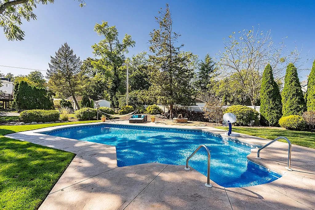 615 Gerard Ave — exterior photo
