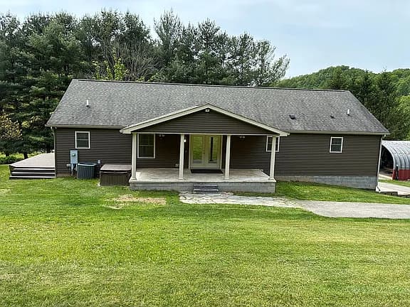 1319 Sauls Run Rd — exterior photo