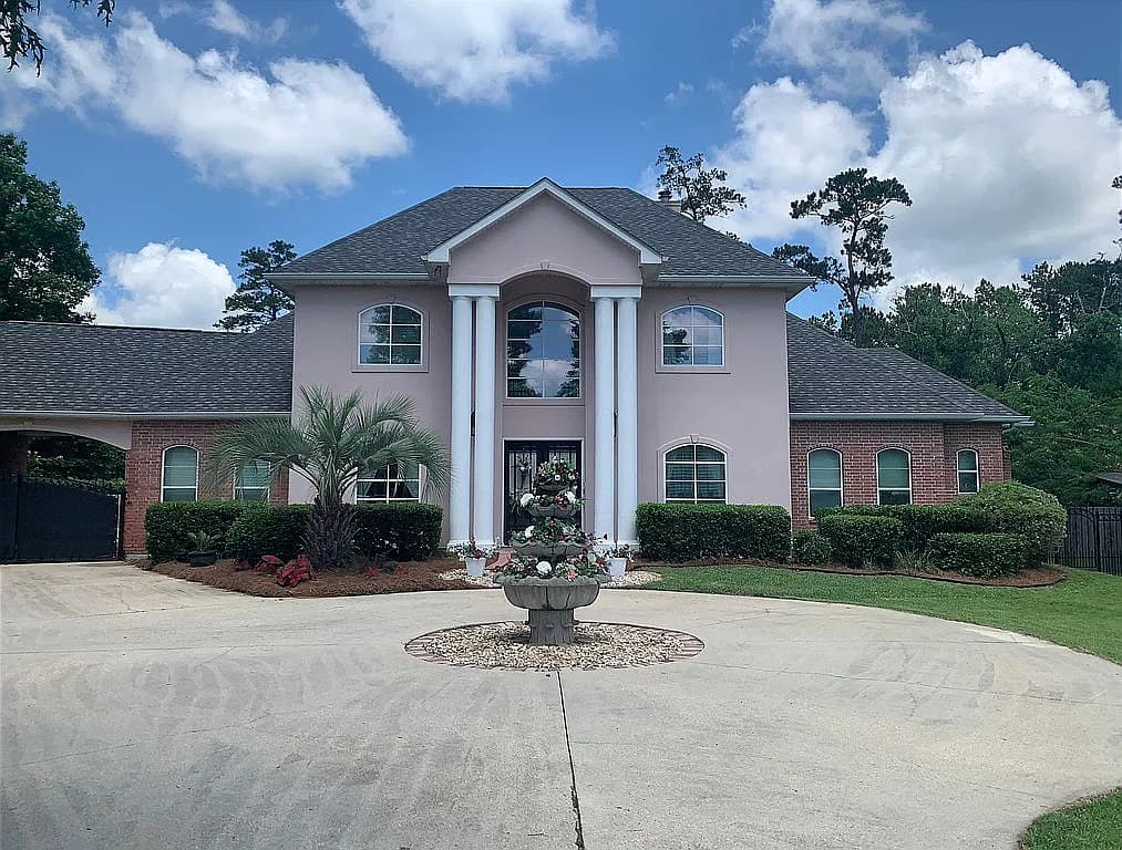 1152 Hardy Dr — exterior photo