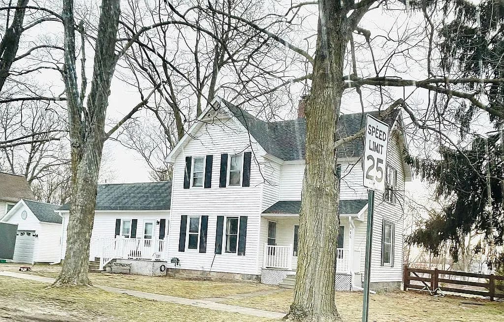 110 Florence St — exterior photo