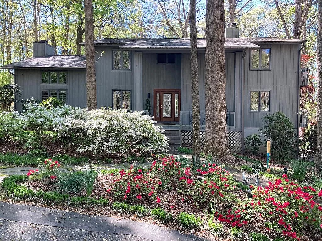 2427 Creekridge Dr — exterior photo