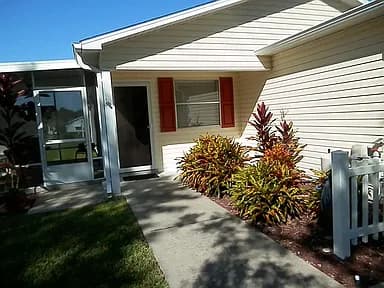 1736 Magnolia Ave — exterior photo
