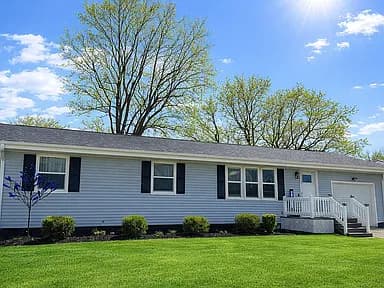 138 Maple Dr — exterior photo