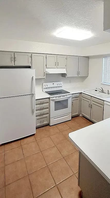 1345 Branson Ave APT 1A — exterior photo